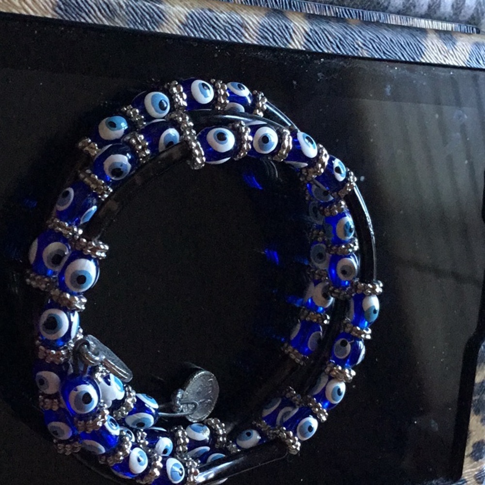 ❤️Beautiful wrap around bracelet in blues! - Picture 4 of 4